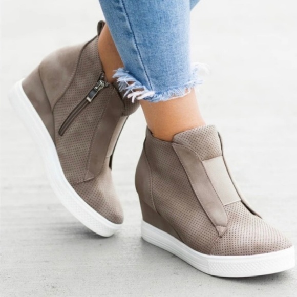 Shoes - 🚨🚨🚨Wedge Sneakers